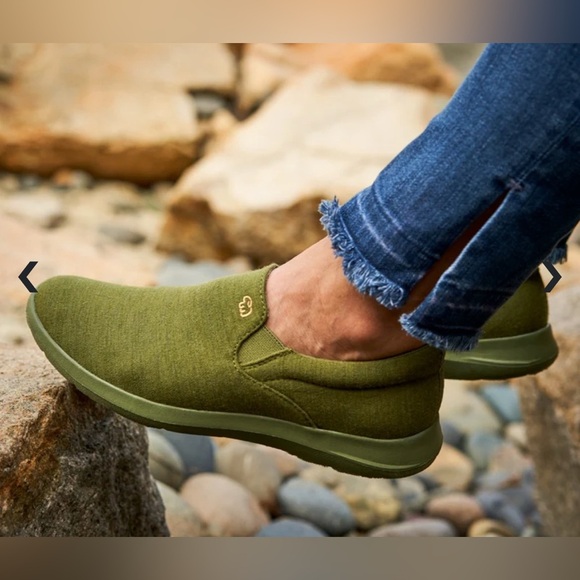 Shoes - NWOT Merinos, ladies 6, olive army green slip on sneakers, wool handmade sleek